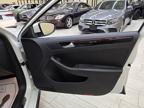 Used 2017 Volkswagen Jetta GLI FWD image 39