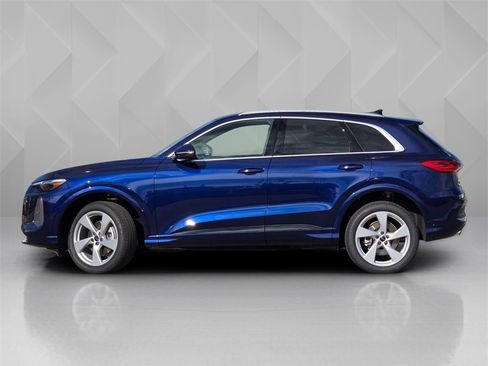 New 2025 Audi Q5 Premium Plus image 3