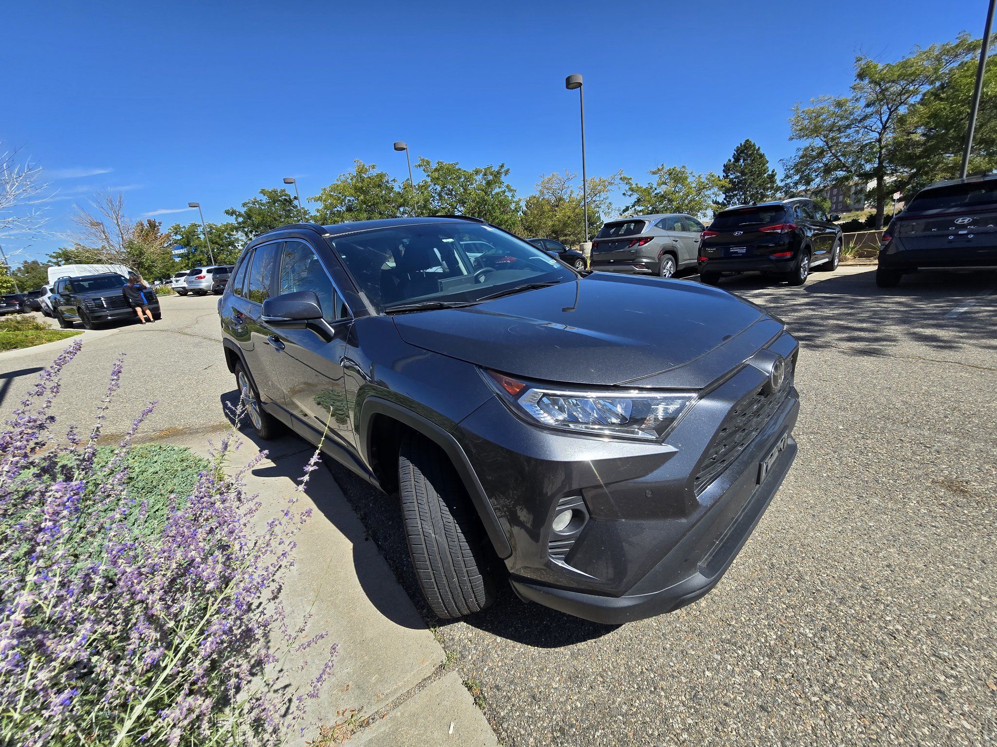 Used 2020 Toyota RAV4 XLE Premium AWD/4WD image 8