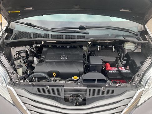 Used 2012 Toyota Sienna XLE image 49