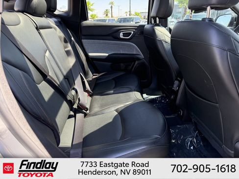 Used 2023 Jeep Compass Latitude w/ Sun and Sound Group AWD/4WD image 13