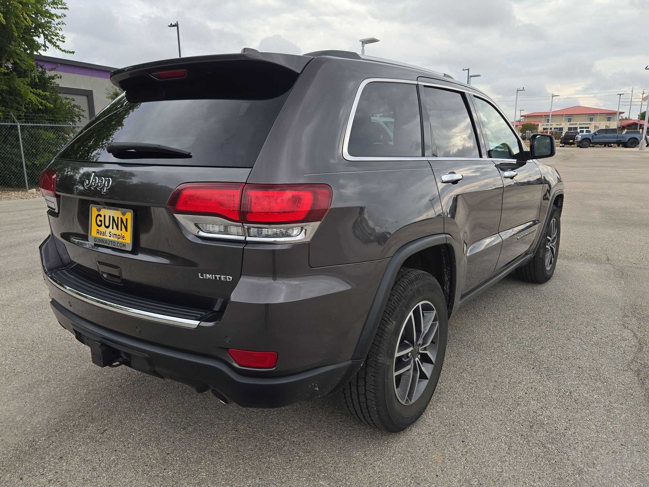 Used 2020 Jeep Grand Cherokee Limited w/ Trailer Tow Group IV RWD image 3