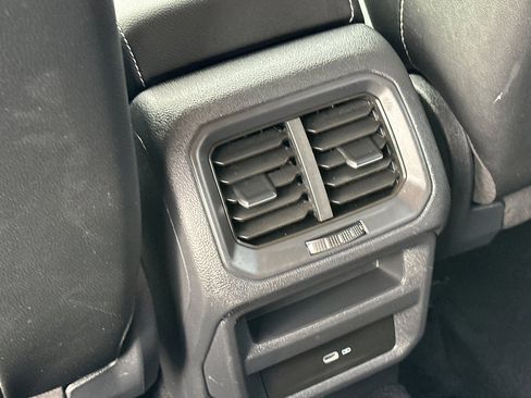 Used 2022 Volkswagen Taos SE image 13