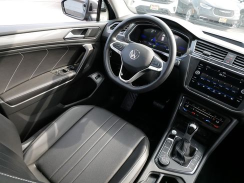 Certified 2024 Volkswagen Tiguan SE AWD/4WD image 9