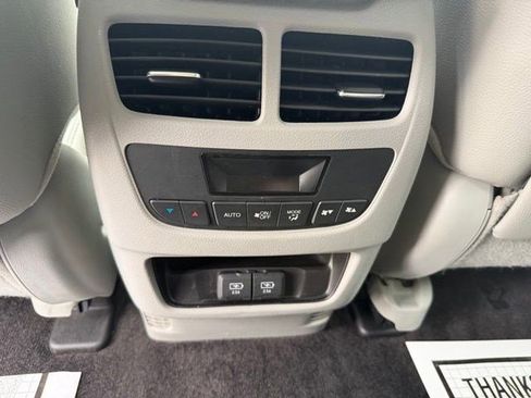 Used 2018 Acura MDX FWD image 17