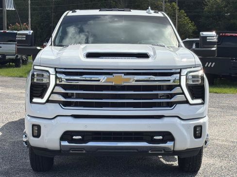 Used 2024 Chevrolet Silverado 3500 High Country w/ High Country Premium Package AWD/4WD image 2