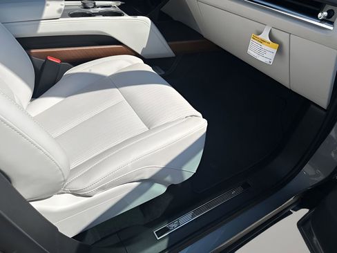 New 2026 Cadillac Vistiq Luxury image 15