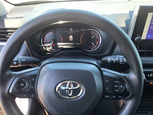 Used 2025 Toyota RAV4 XLE FWD image 15