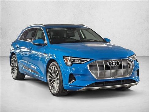 Used 2019 Audi e-tron Prestige w/ Prestige Package AWD/4WD image 3