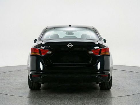Used 2025 Nissan Altima 2.5 SV FWD image 6