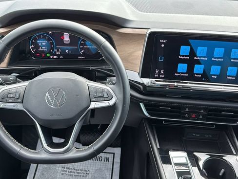 Used 2024 Volkswagen Atlas SE w/ Panoramic Sunroof Package AWD/4WD image 26
