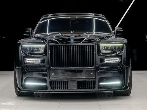 Used 2023 Rolls-Royce Phantom Sedan image 2