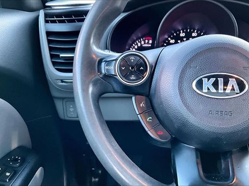Used 2016 Kia Soul + image 21