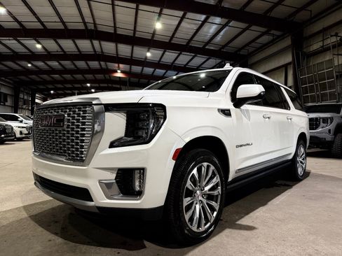 Used 2021 GMC Yukon XL Denali w/ Denali Ultimate Package AWD/4WD image 9