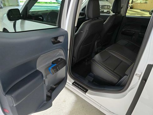 Used 2025 Ford Maverick Lobo AWD/4WD image 18