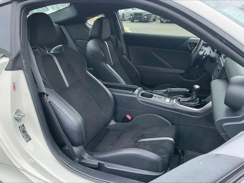 Used 2023 Toyota GR86 Premium image 10