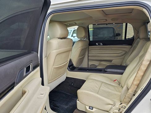 Used 2013 Lincoln MKT AWD image 10
