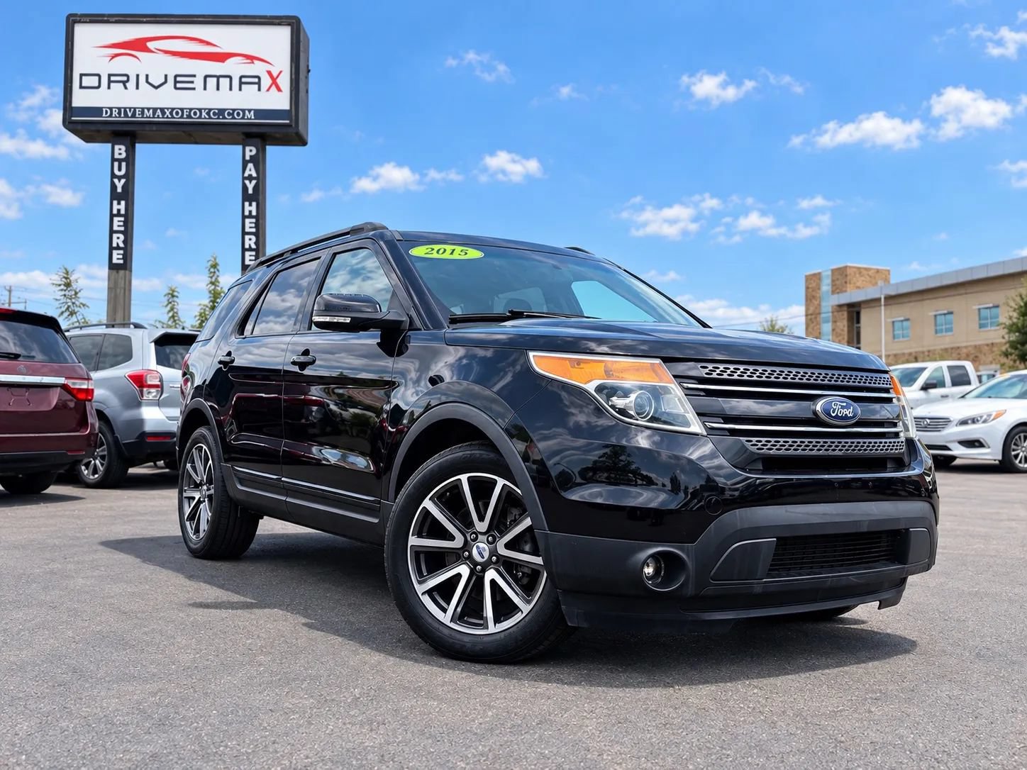 Used 2015 Ford Explorer XLT w/ Equipment Group 202B FWD image 1