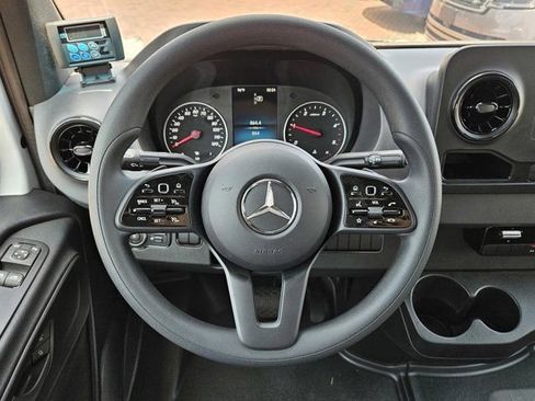 Used 2023 Mercedes-Benz Sprinter 3500 image 15