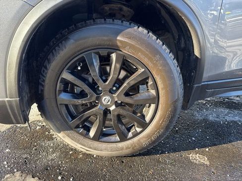 Used 2020 Nissan Rogue SV image 29