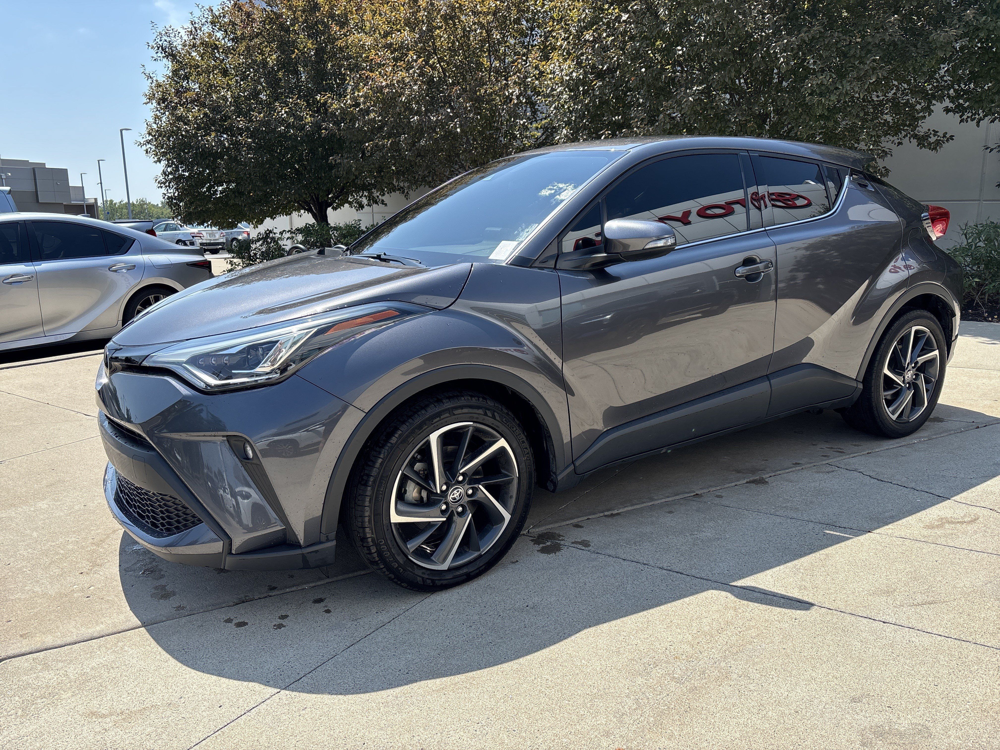 Used 2021 Toyota C-HR Limited FWD image 3
