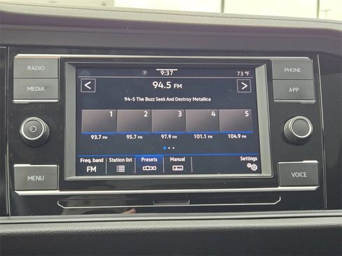 Used 2023 Volkswagen Jetta SE image 21