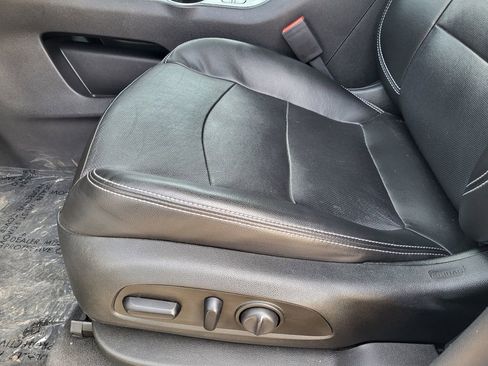 Used 2022 GMC Terrain SLT image 17