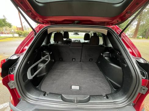 Used 2016 Jeep Cherokee Sport image 13