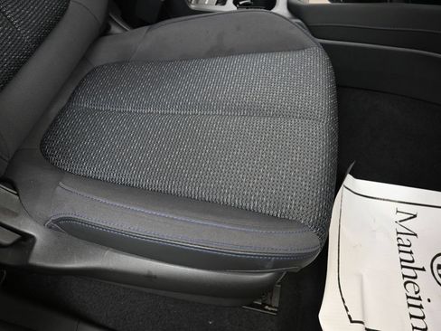 Used 2025 Subaru Forester Premium AWD/4WD image 12