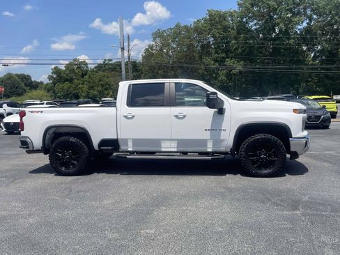 Used 2025 Chevrolet Silverado 2500 LT w/ Convenience Package AWD/4WD image 2