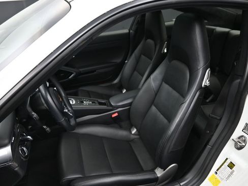 Certified 2018 Porsche 911 Carrera 4 image 19