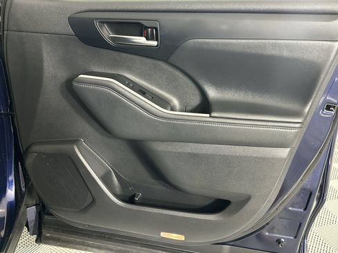 Used 2021 Toyota Highlander XLE FWD image 31
