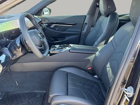 Certified 2025 BMW 530i xDrive w/ Premium Package AWD/4WD image 12