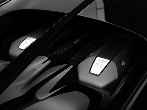 Used 2020 Bugatti Chiron image 23