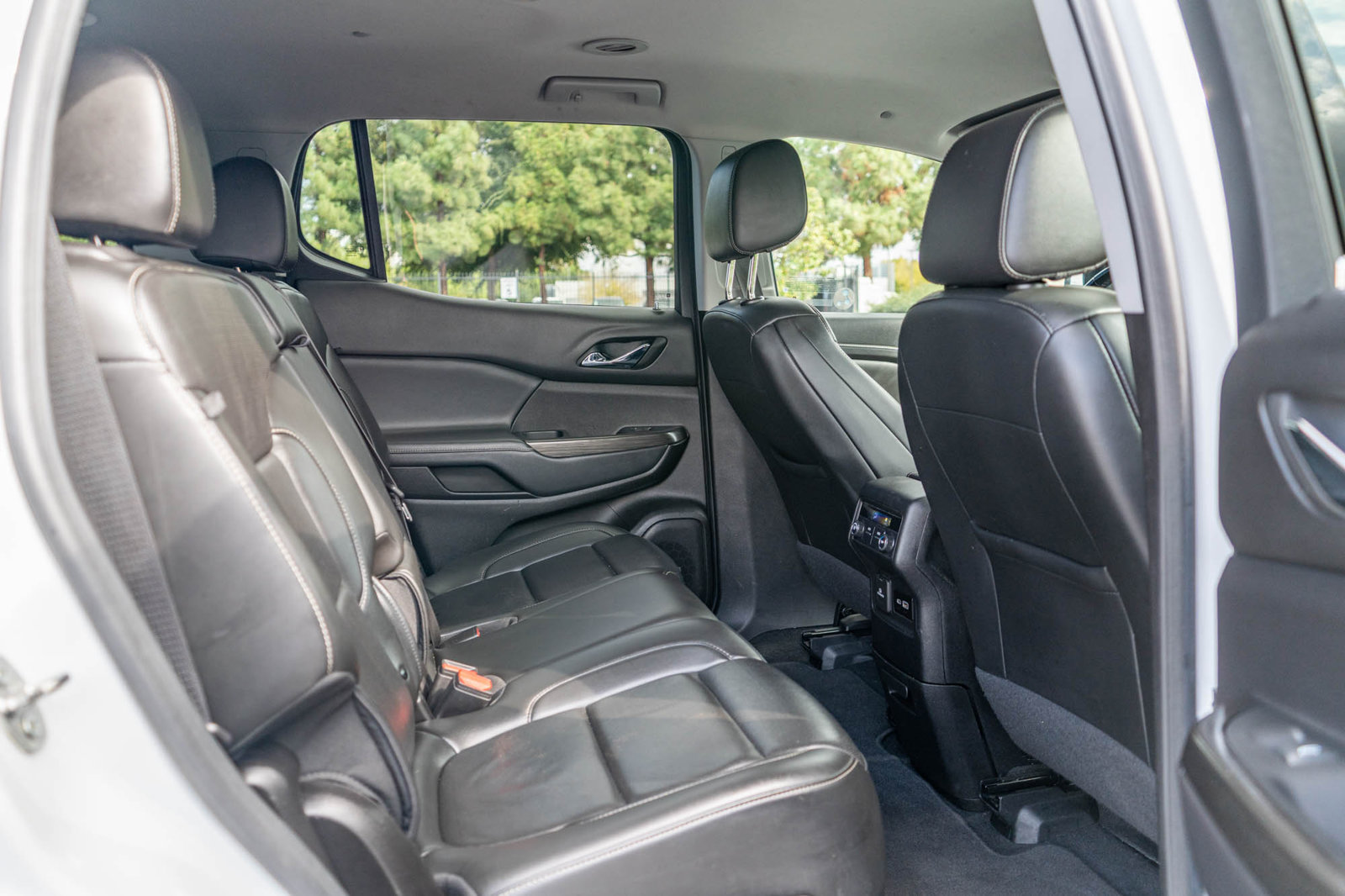 Used 2023 GMC Acadia SLT FWD image 18
