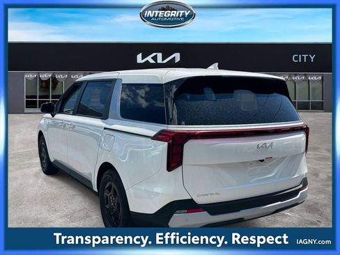 Used 2026 Kia Carnival FWD image 5