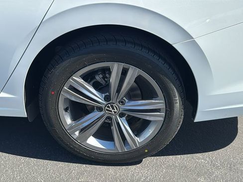 Used 2023 Volkswagen Jetta SE FWD image 8
