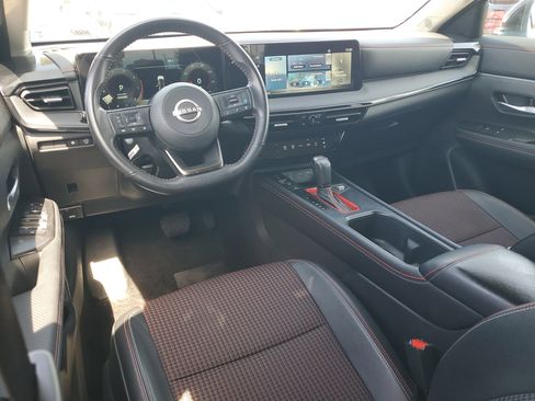 Certified 2025 Nissan Kicks SR FWD image 15
