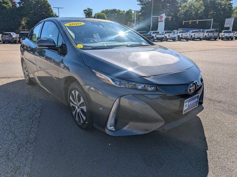 Used 2020 Toyota Prius Prime LE w/ Protection Package FWD image 8