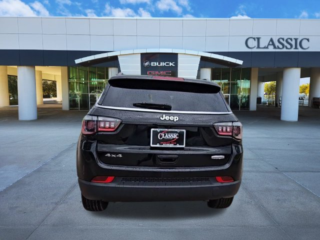 Used 2025 Jeep Compass Latitude AWD/4WD image 7
