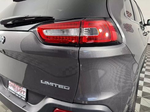 Used 2018 Jeep Cherokee Limited AWD/4WD image 29