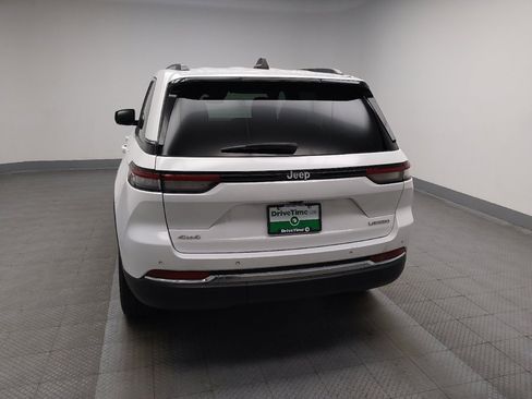 Used 2023 Jeep Grand Cherokee Laredo AWD/4WD image 6