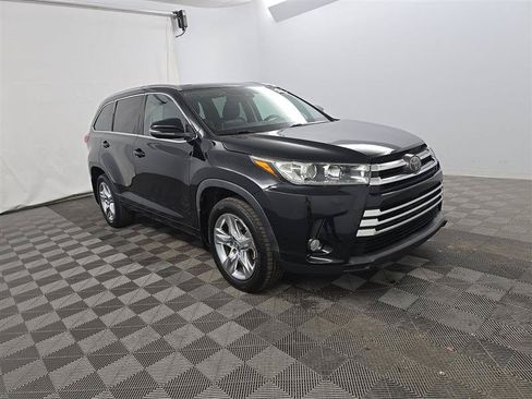 Used 2018 Toyota Highlander Limited FWD image 3