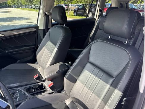 Used 2022 Volkswagen Tiguan SE FWD image 10