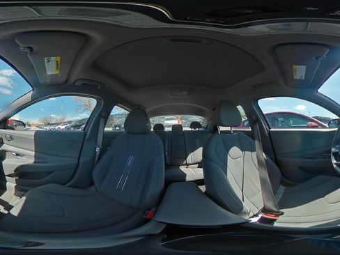 Used 2025 Hyundai Elantra SEL image 38