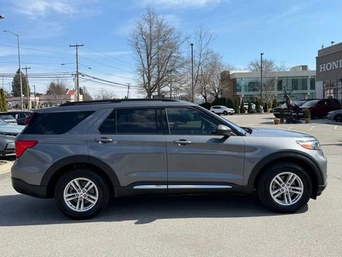 Used 2021 Ford Explorer XLT image 4