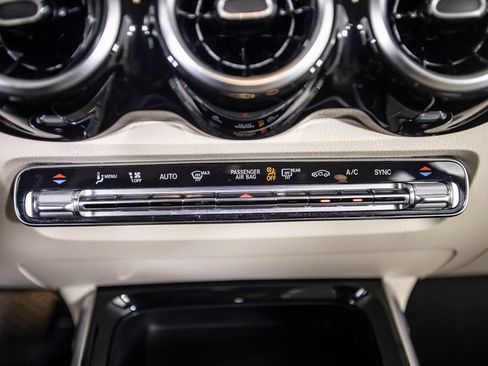 Used 2020 Mercedes-Benz GLB 250 4MATIC image 27