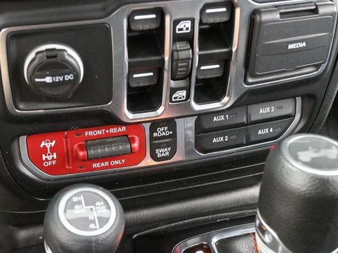 Used 2023 Jeep Wrangler Unlimited Rubicon w/ Cold Weather Group AWD/4WD image 24