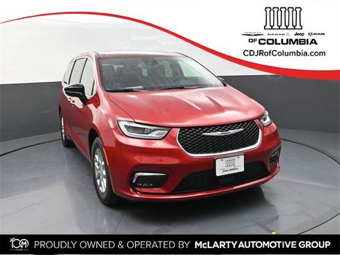 New 2026 Chrysler Pacifica Select image 1