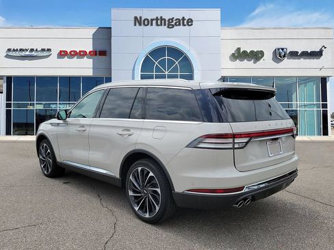 Used 2022 Lincoln Aviator Reserve w/ Equipment Group 201A AWD/4WD image 3